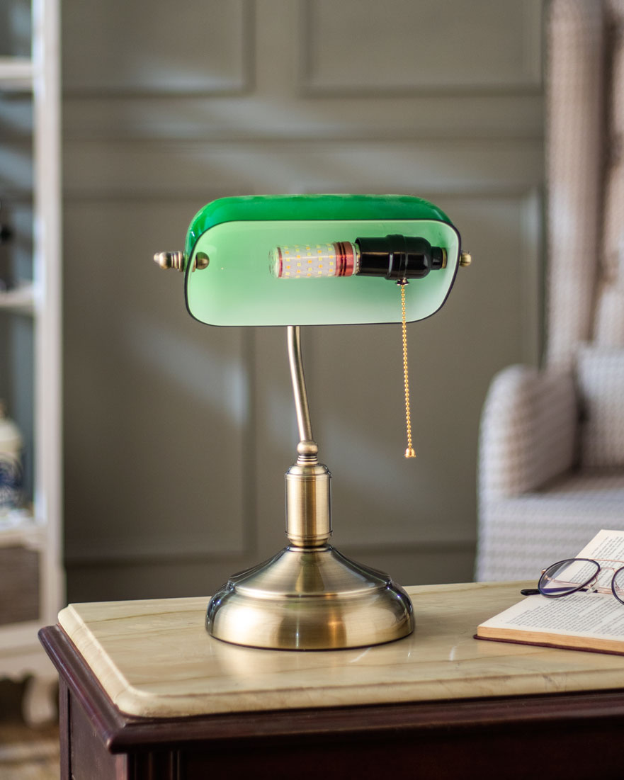 Classic Banker Lamp | Kalsten