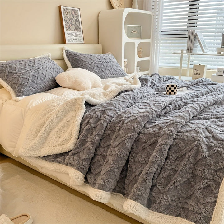Vintage Luxe Reversible Fleece Blanket - Essential for Winter Noxord