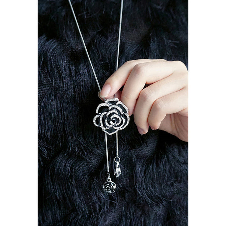 Floral Pendant Necklace Kalsten