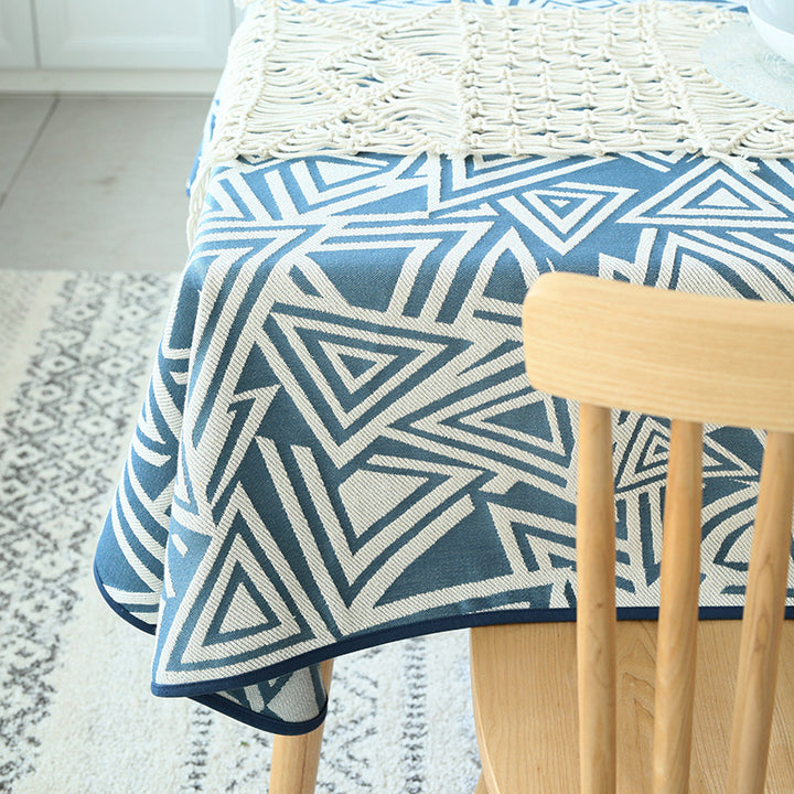 Woven jacquard tablecloth made of cotton blend with geometric triangle design Kalsten