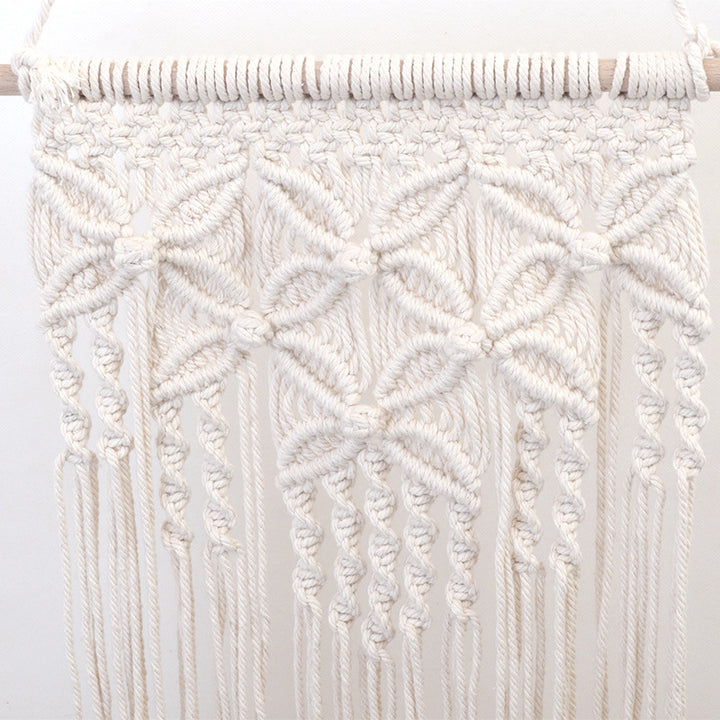 Macramé Wall Decor with Elaborate Decorations Kalsten