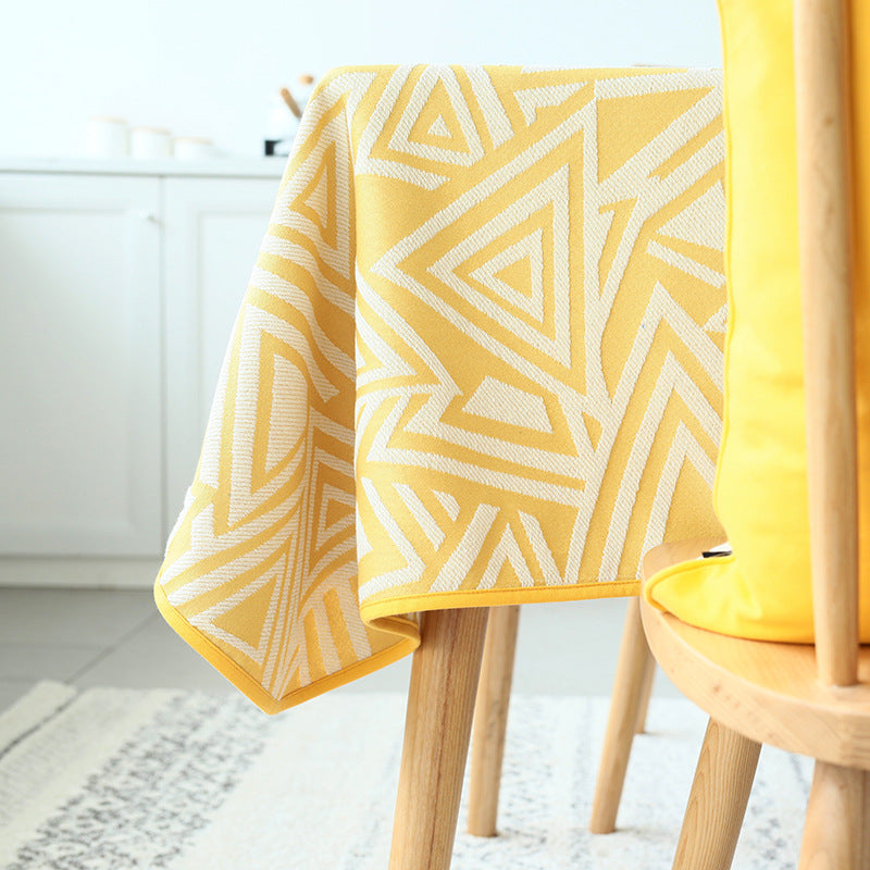 Woven jacquard tablecloth made of cotton blend with geometric triangle design Kalsten
