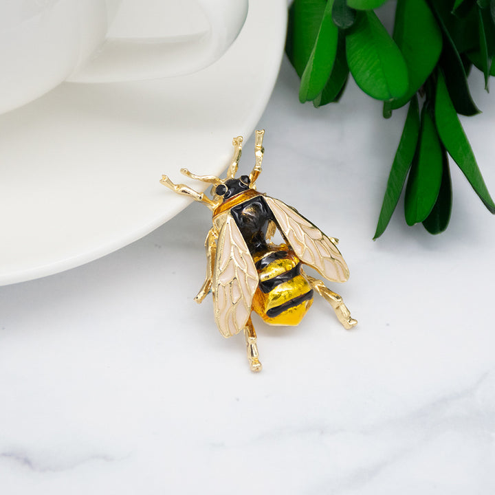 Artistic Insect-Inspired Brooch Kalsten