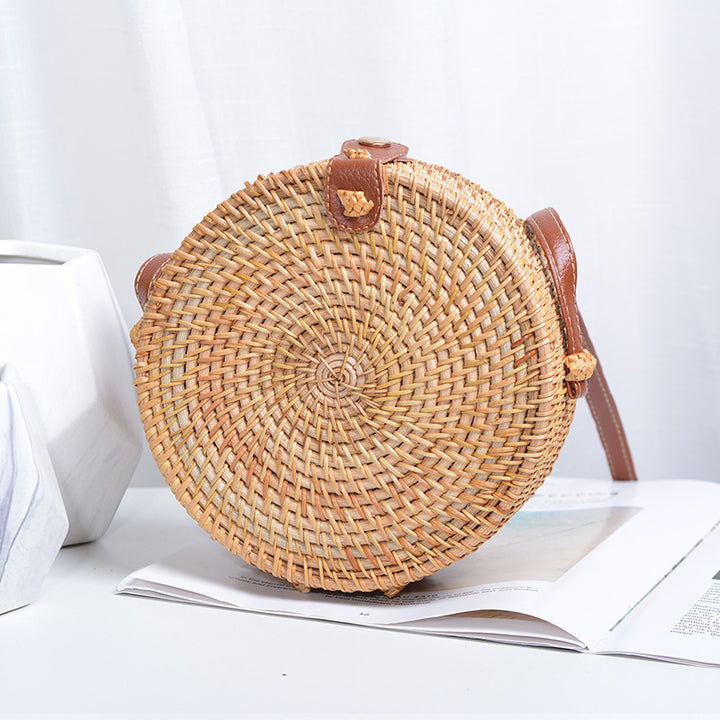 Elegant round handbag made of woven rattan Kalsten