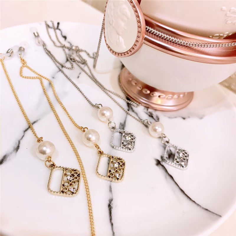 Decorative Pearl and Metal Accent Eyewear Chain Kalsten