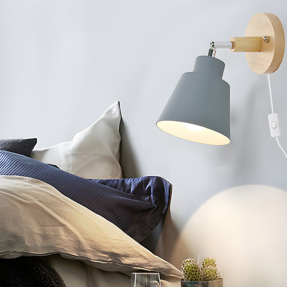 Wall Lamp with Wooden Accent Noxord