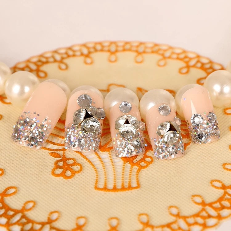 Artificial nails with delicate floral decorations Kalsten