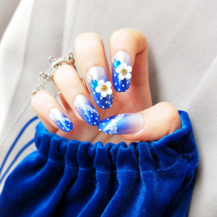 Artificial nails with delicate floral decorations Kalsten