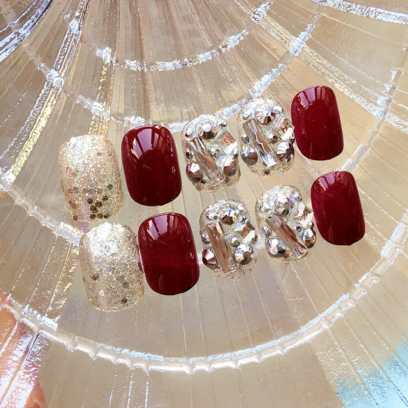 Nail art with luxurious glitter and floral design Kalsten