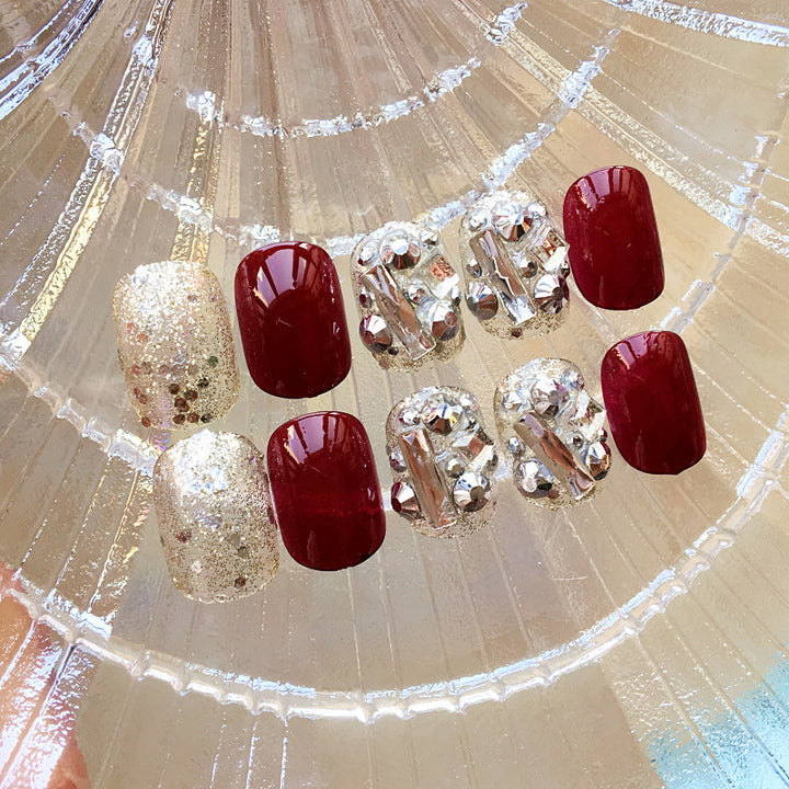 Nail art with luxurious glitter and floral design Kalsten