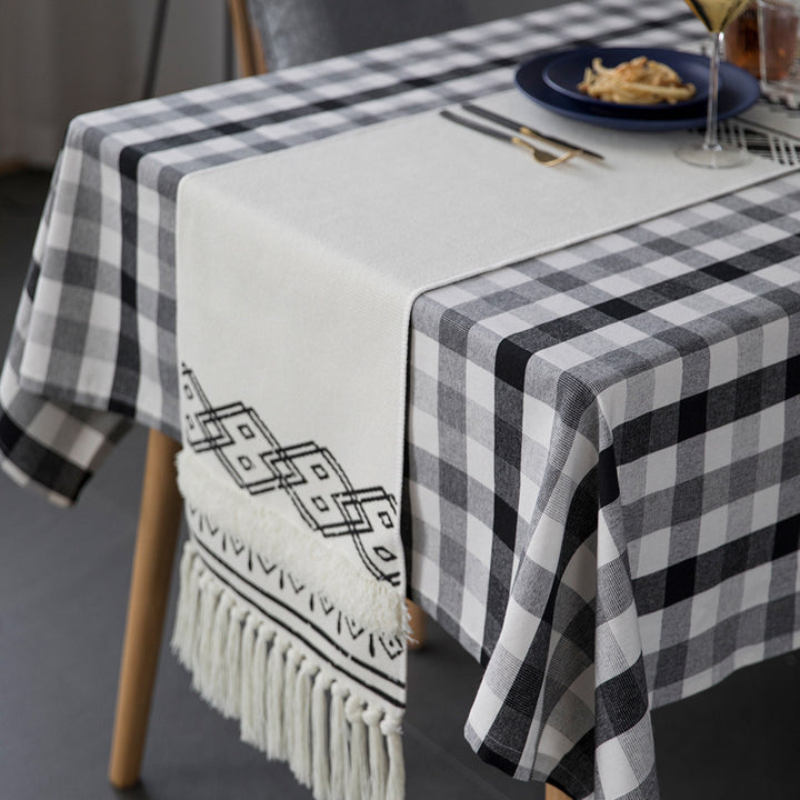 Water-repellent rectangular tablecloth in classic Vichy check made of cotton-linen