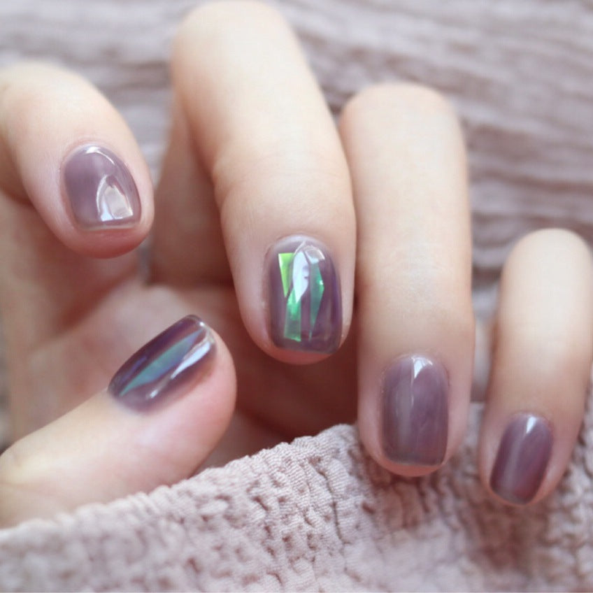 Artful nail extensions with an elegant leaf pattern Kalsten