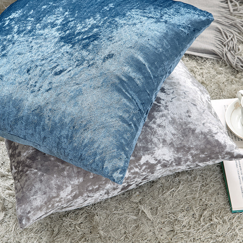 Square cushion cover made of crushed velvet with a soft texture and concealed zipper Kalsten