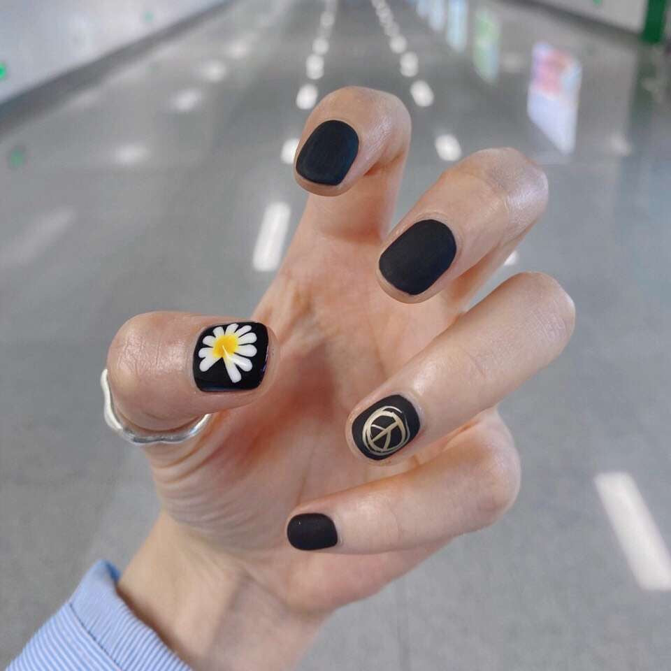 Artificial nails with floral design and matte finish Kalsten