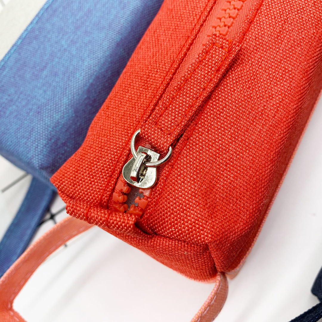 Sleek Multi-Pocket Organizer Pouch