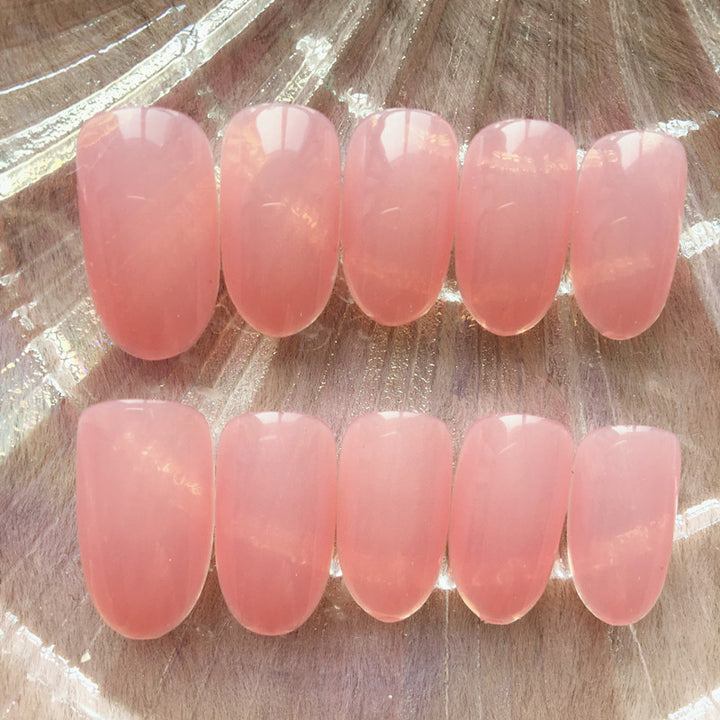 Elegant artificial nails in a natural look Kalsten