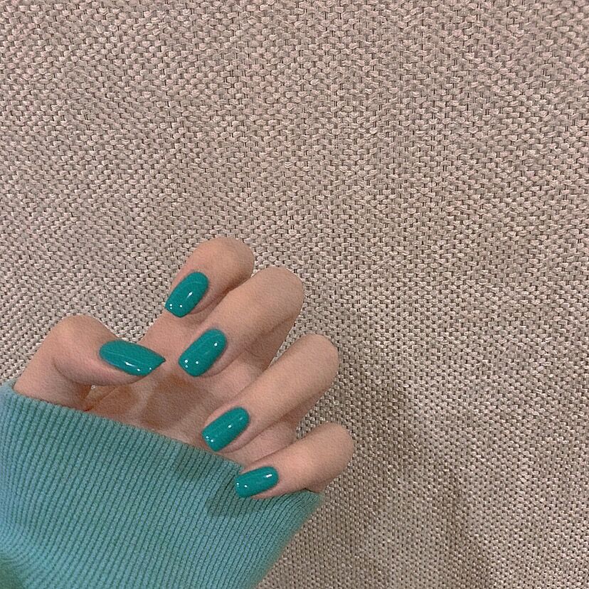Artificial nail extensions with modern design Kalsten