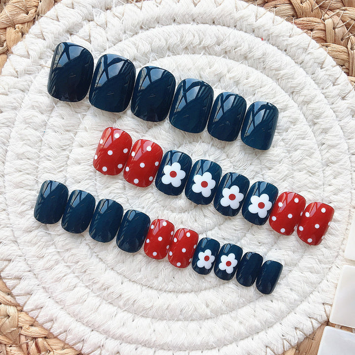Artificial nails in a creative design with floral accents Kalsten