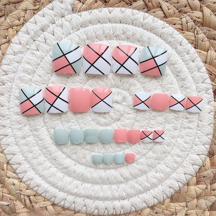 Artful toenails with modern design Kalsten
