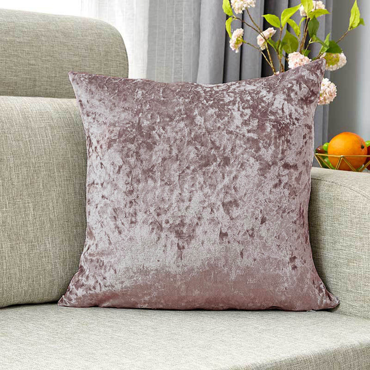 Square cushion cover made of crushed velvet with a soft texture and concealed zipper Kalsten