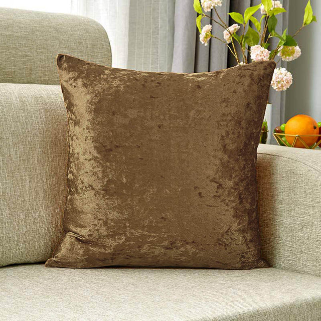 Square cushion cover made of crushed velvet with a soft texture and concealed zipper Kalsten