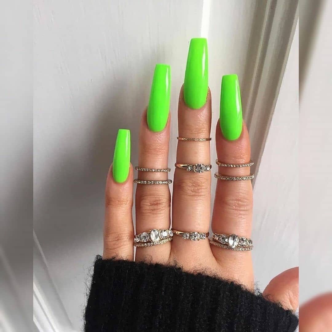Artificial nail extensions with high gloss finish Kalsten