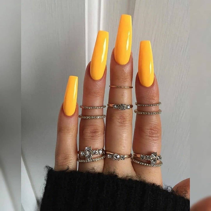 Artificial nail extensions with high gloss finish Kalsten