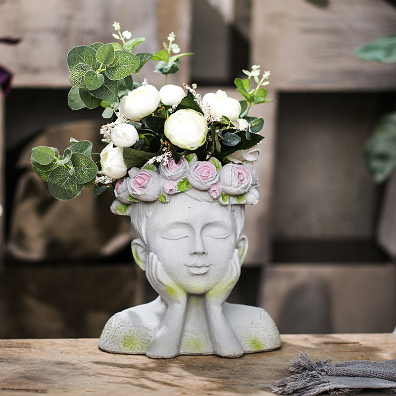 Decorative head with rosary Kalsten