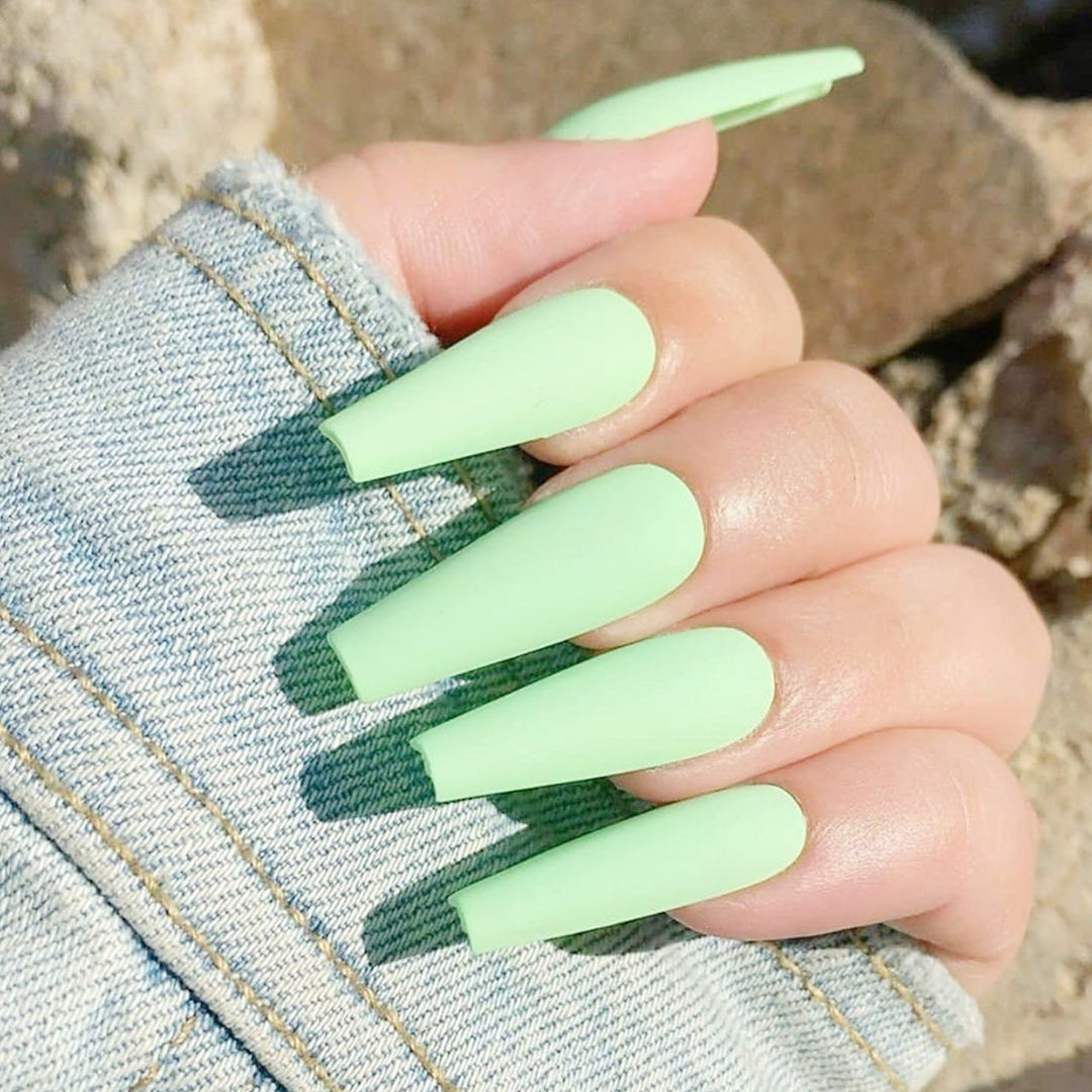 Glamorous artificial nails with high-gloss finish Kalsten