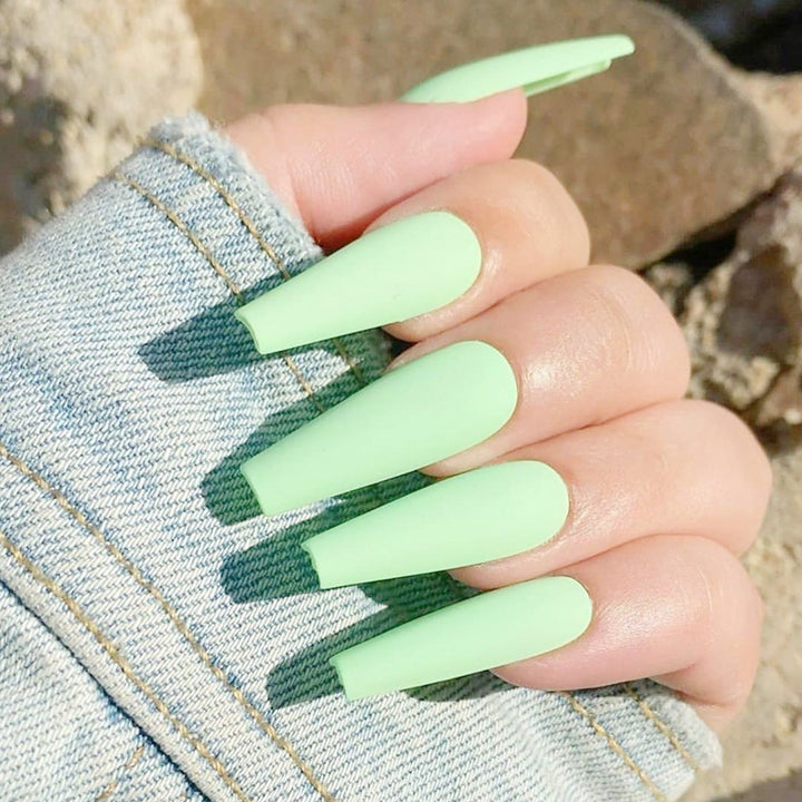 Glamorous artificial nails with high-gloss finish Kalsten