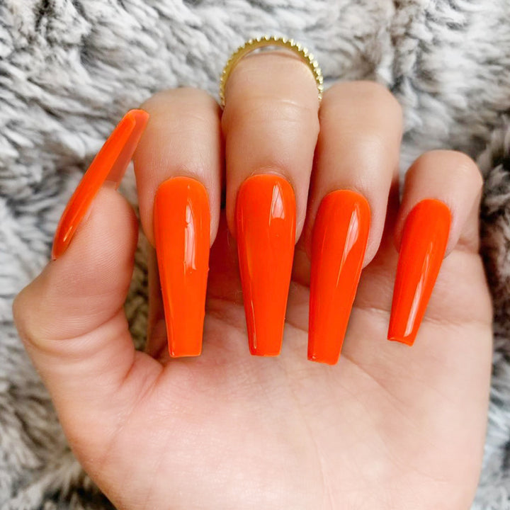 Glamorous artificial nails with high-gloss finish Kalsten