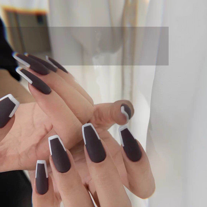 Elegant artificial nails in fashionable stiletto design Kalsten