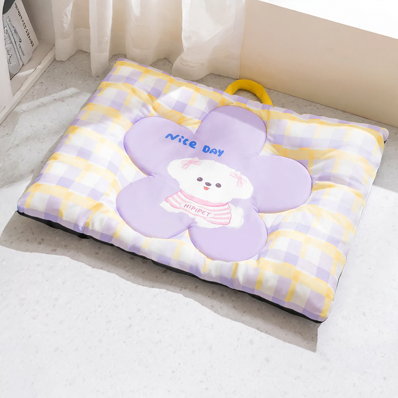 Breathable pet mat with pattern