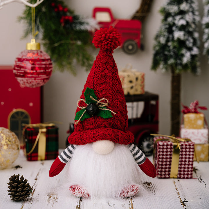 Illuminated Christmas gnome figurines with knitted hat