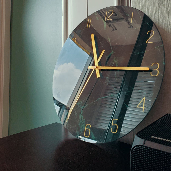 Elegant GlassArt Wall Clock – Artistic Time Measurement & Design Noxord