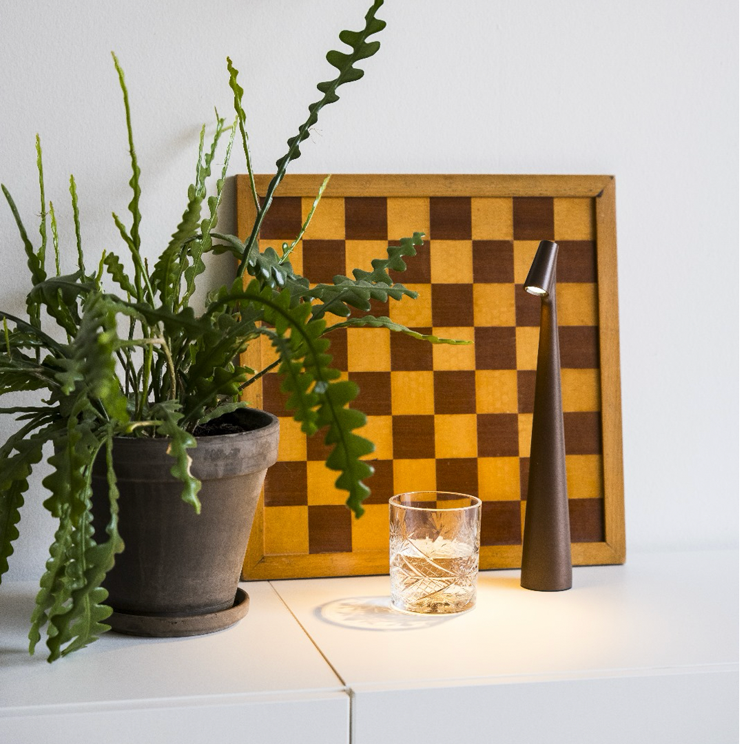 Table Lamp Modern Red Metal LED Light | Noxord
