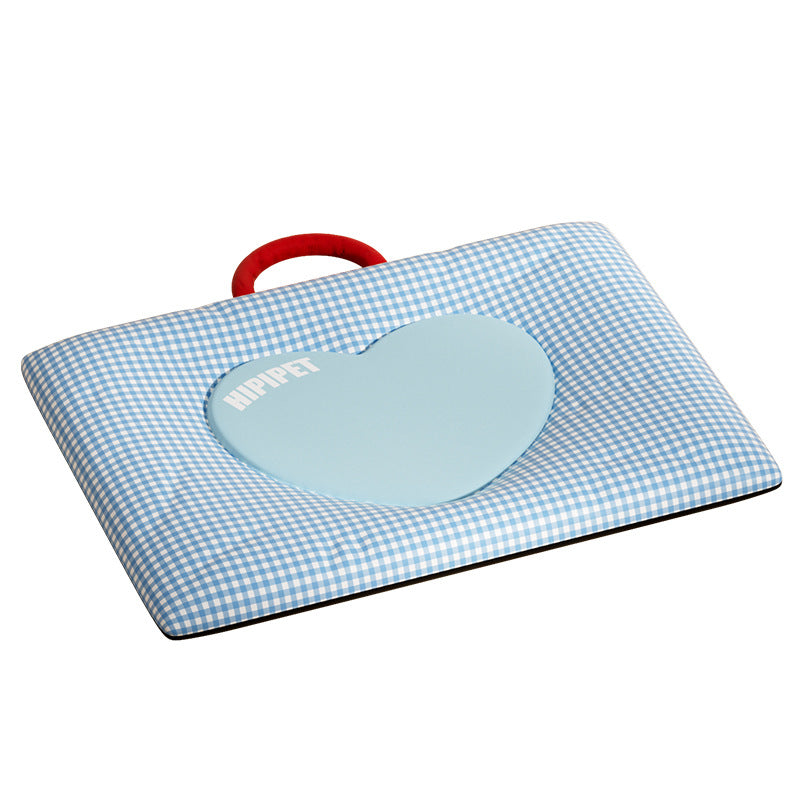 Breathable pet mat with pattern