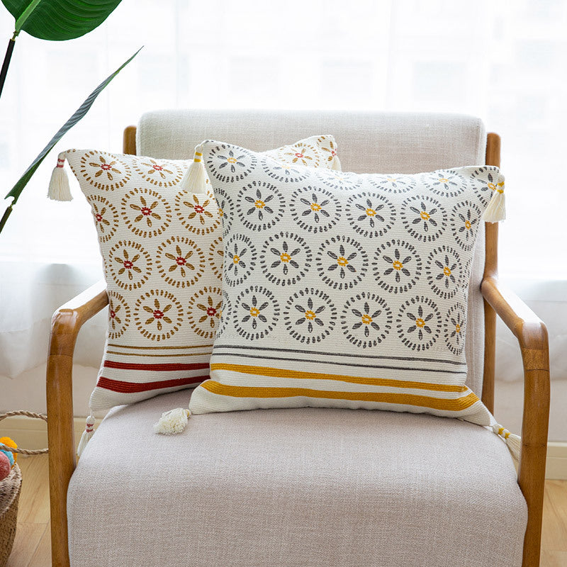 Decorative cushion cover with woven medallion pattern and tassels Kalsten