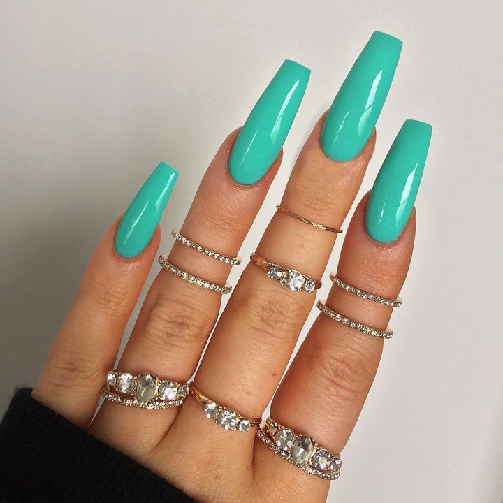 Glamorous artificial nails with high-gloss finish Kalsten
