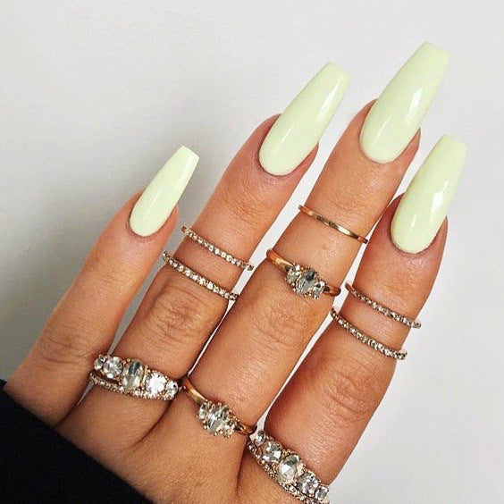 Glamorous artificial nails with high-gloss finish Kalsten
