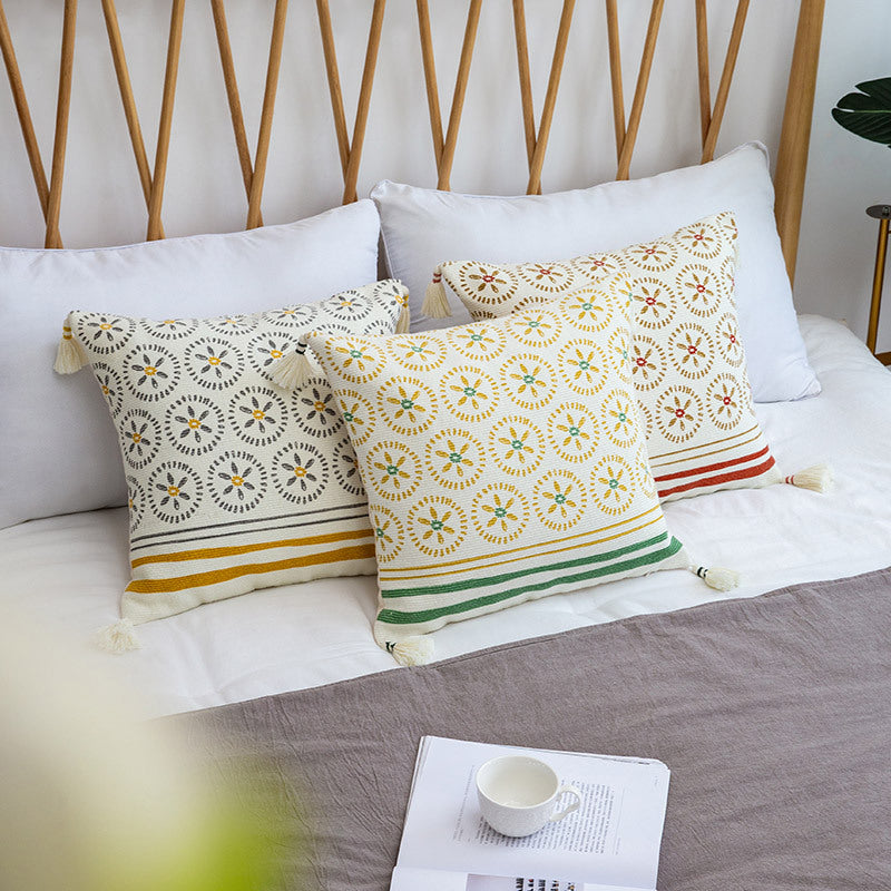 Decorative cushion cover with woven medallion pattern and tassels Kalsten