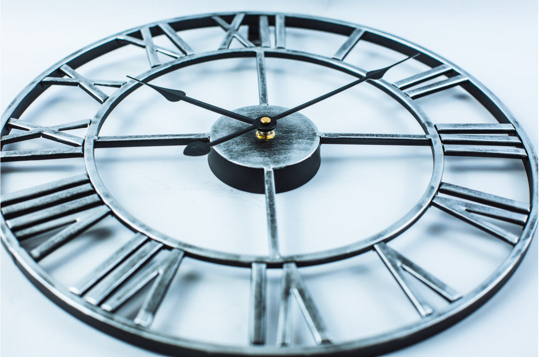 Large Retro Wall Clock made of Iron - Timeless Elegance Noxord