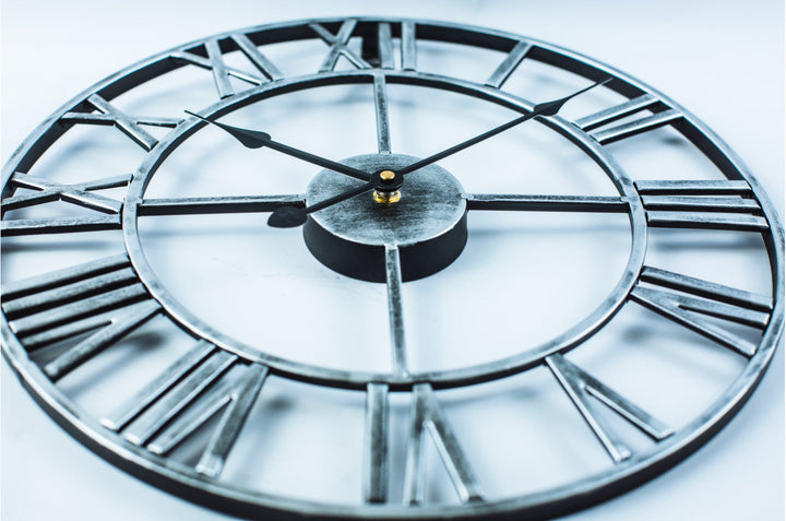Large Retro Wall Clock made of Iron - Timeless Elegance Noxord