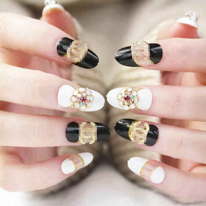 Glamorous Decorative Art Nails Kalsten