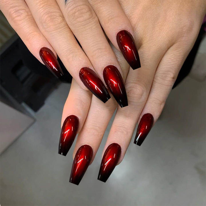 Artificial nail art in elegant stiletto design with glossy gradient colors Kalsten