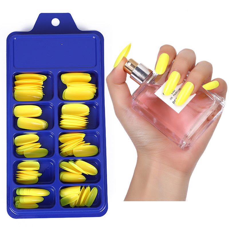 Artificial nails in elegant stiletto style Kalsten