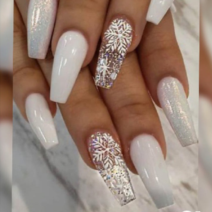 Glamorous nail art with winter motif Kalsten