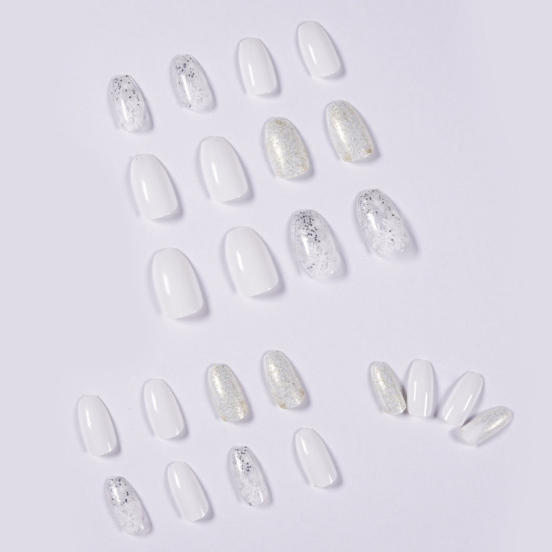 Glamorous nail art with winter motif Kalsten