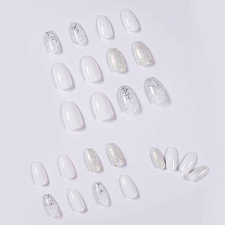 Glamorous nail art with winter motif Kalsten