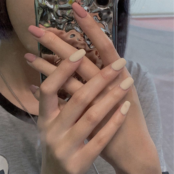 Artful nail extensions with an elegant leaf pattern Kalsten